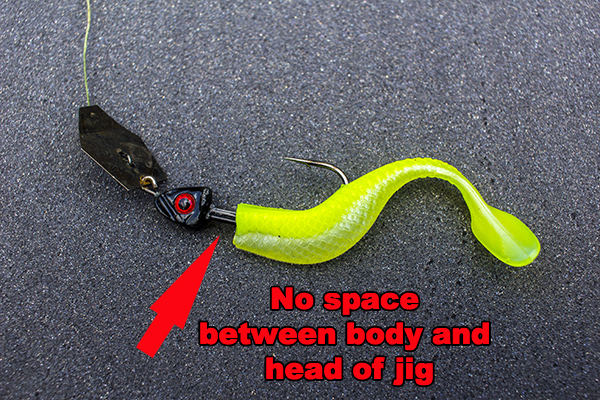 No space between plastic body and head of jig
